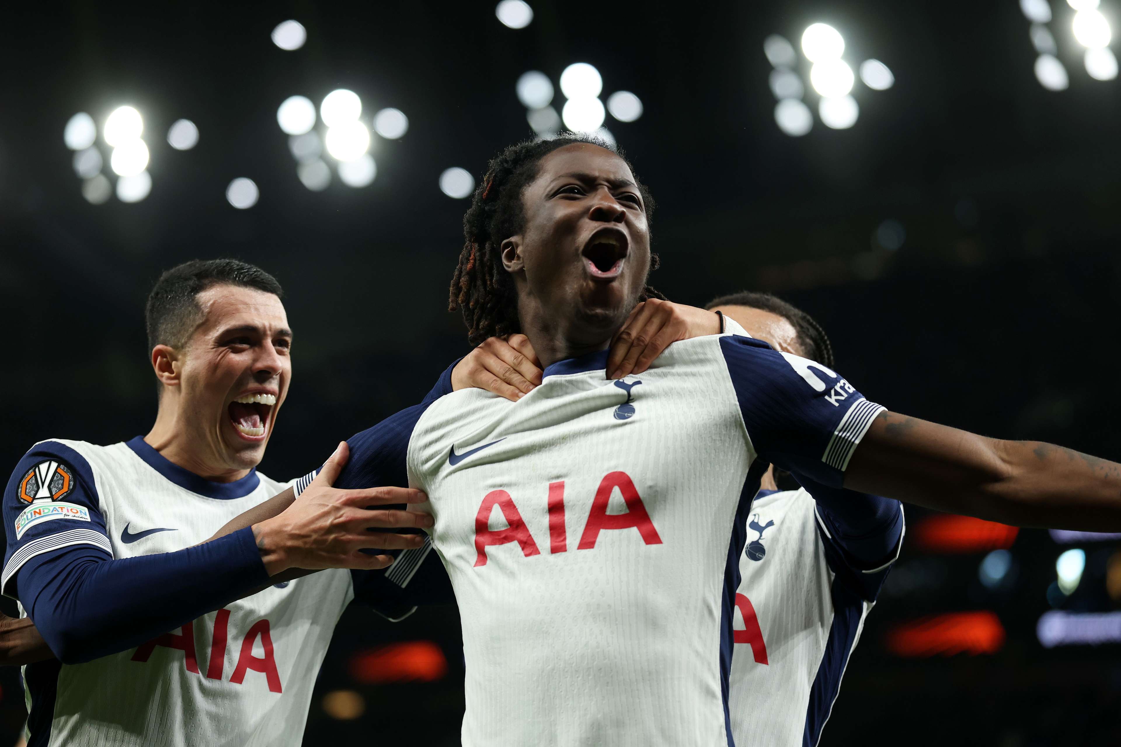 育俱乐部的 育俱乐部的